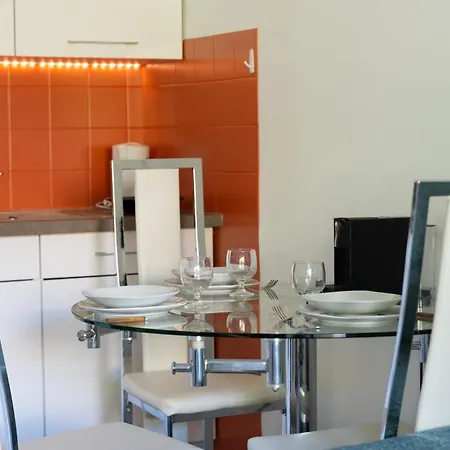 Les Claires Avec Terrasse - Welkeys Appartement Mandelieu